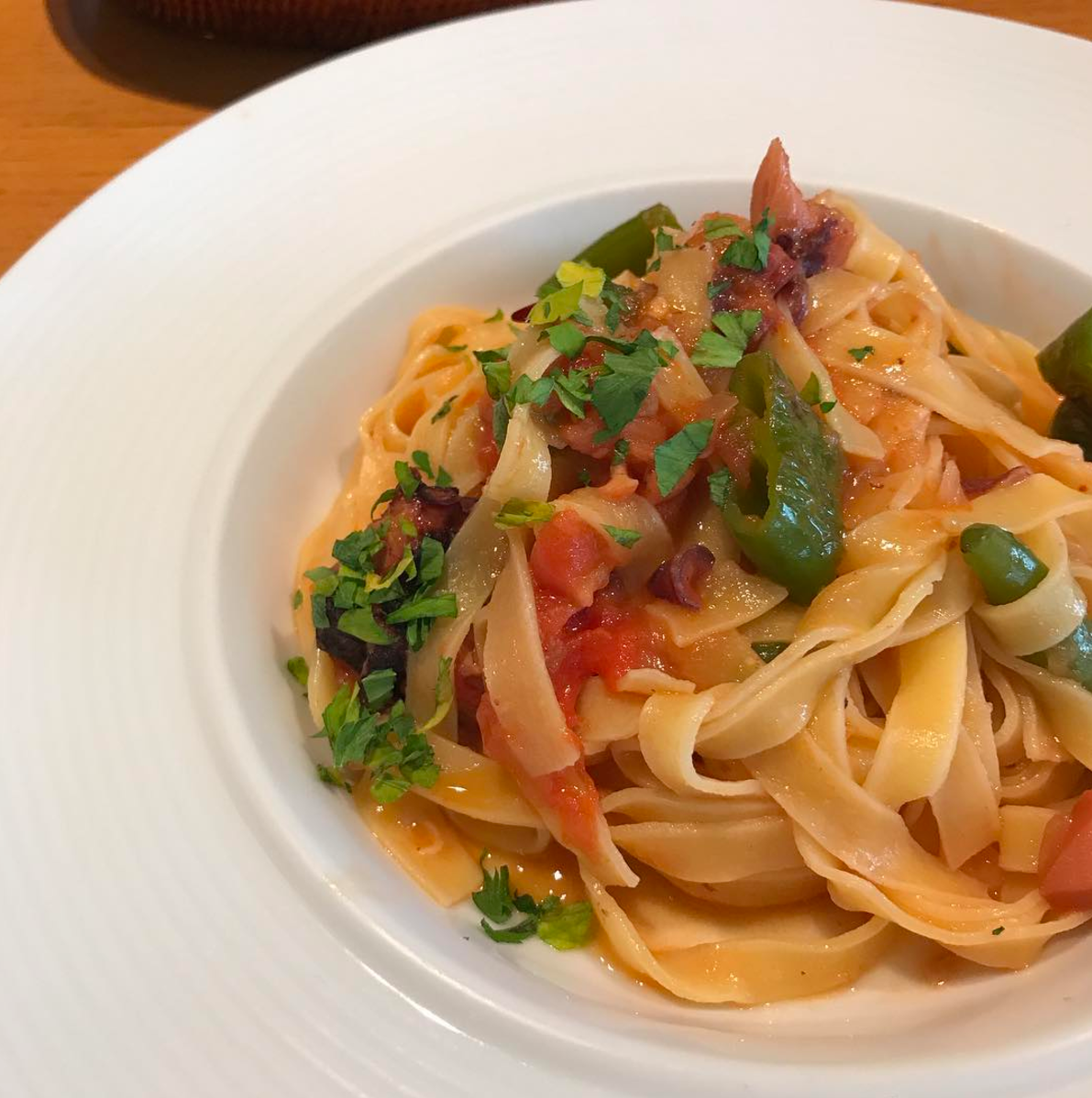 モツと長ネギの白ワイン煮込みのフィットチーネ